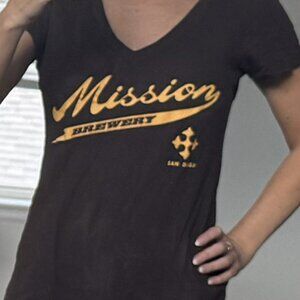 Medium Mission Brewery v-neck t-shirt